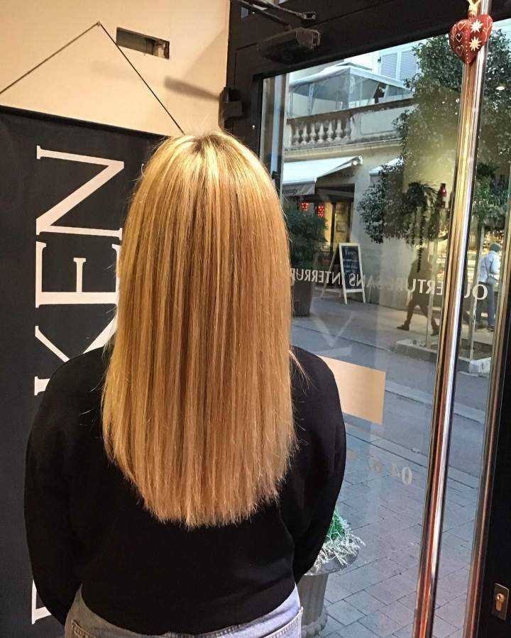 Cheveux blonds longs et lisses Montpellier